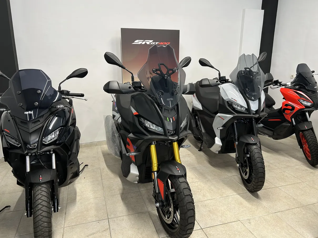 Σπέτσες Κέντρο — εξωτερικός χώρος